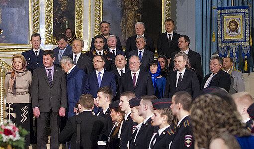 Prof. Dr. Dr. h.c. Clemens Renker (hinten rechts) beim Festakt in der russische Kathedrale Smolny.