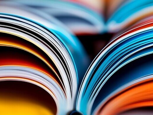 aufgeschlagene Zeitschrift