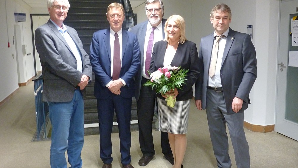 Katerina von Schäwen umgegeben von ihren Gutachtern und Prüfern