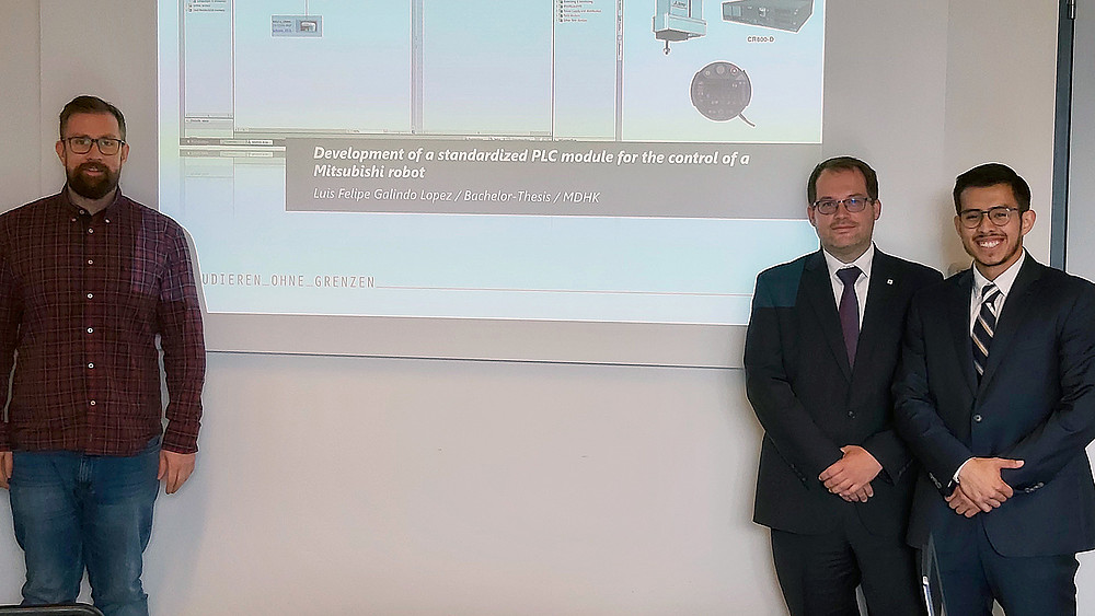Christian Vogel, Prof. Dr. Alexander Kratzsch und Luis Lopez vor einer Präsentation