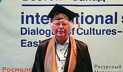 Prof. Dr. Klaus Werner als Ehren-Professor der KGU.