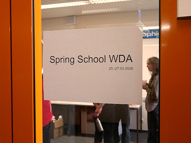 [Translate to Englisch:] Eingangstür Seminarraum